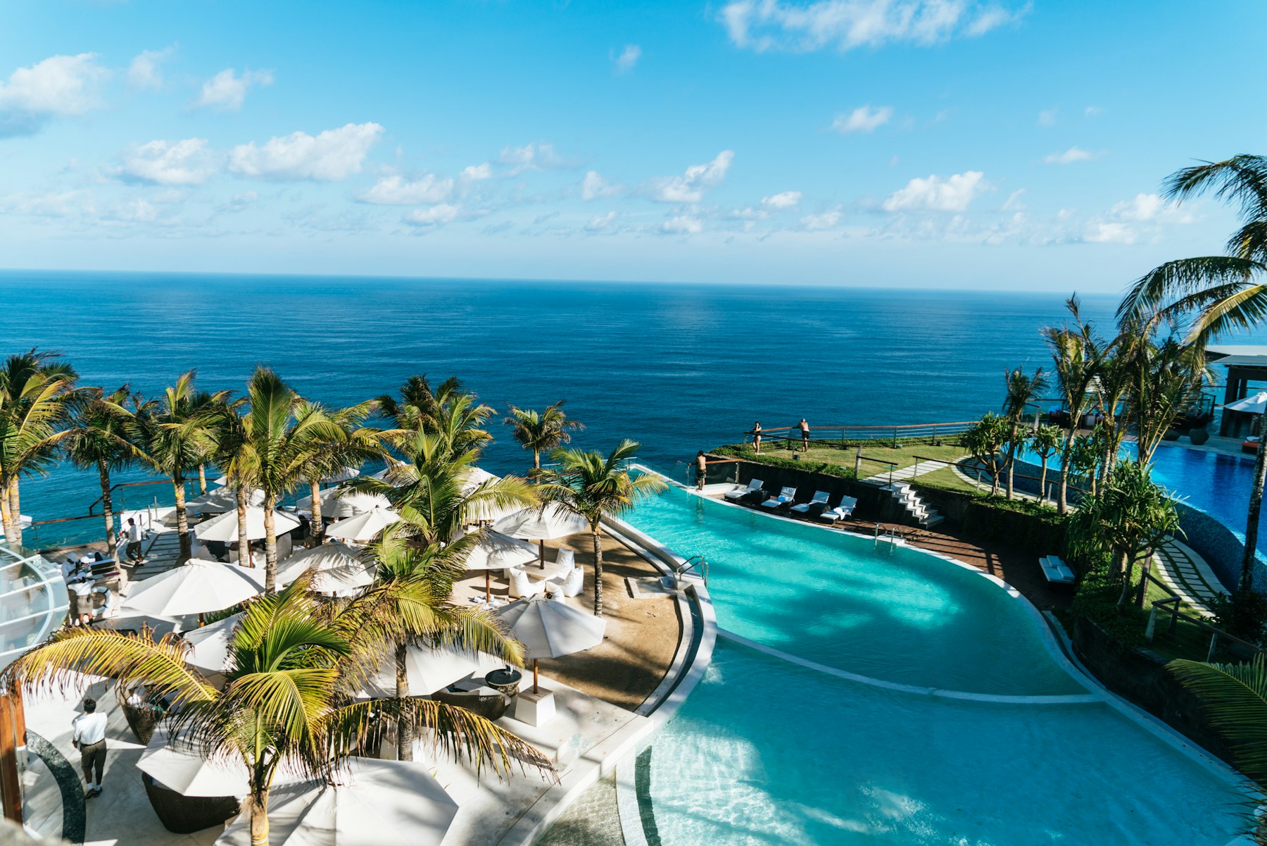 Piscine à débordement face à l’océan Indien à La Réunion